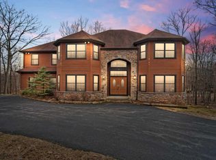 372 Blue Ridge Dr, Canadensis, PA 18325