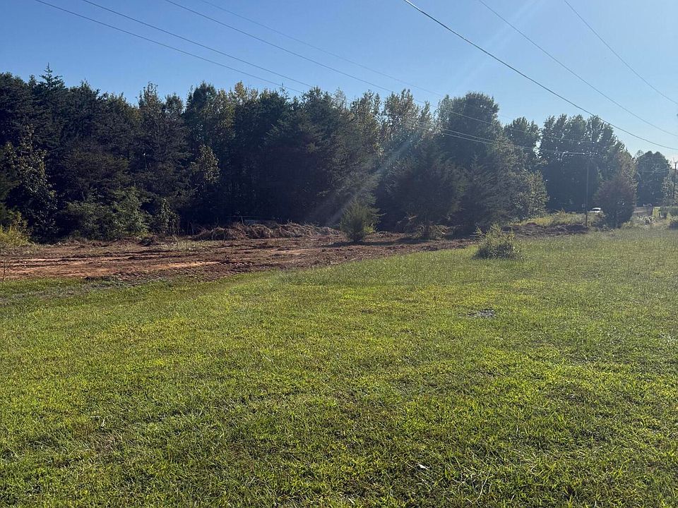 2nd image of 305 Dewey Dr