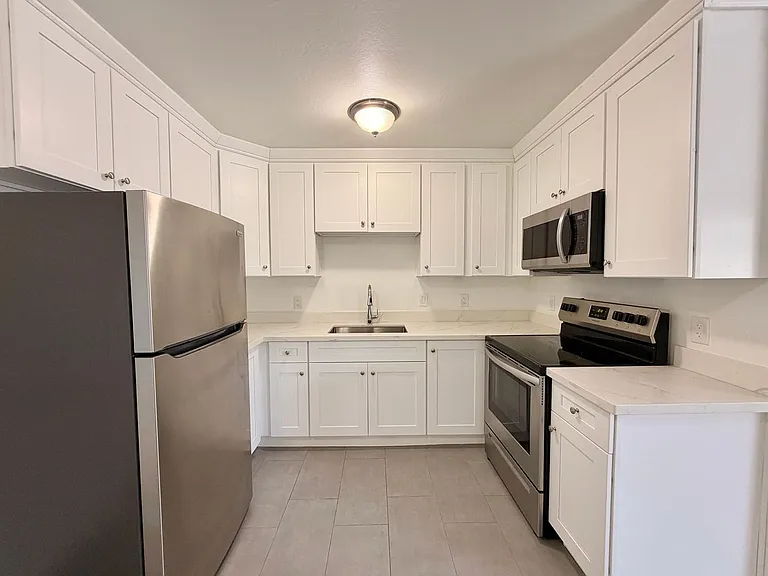 551 Mariposa Avenue — Photo 5