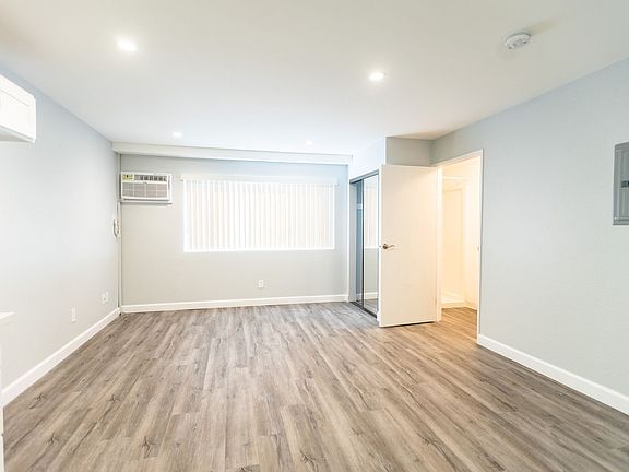 5th image of 226 S Serrano Ave APT 107