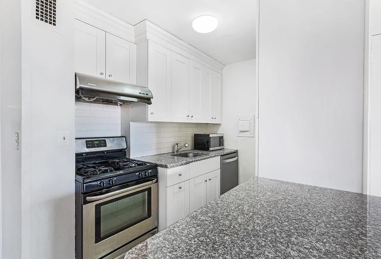 1 bed, 1.0 bath, $2,400 — Photo 4