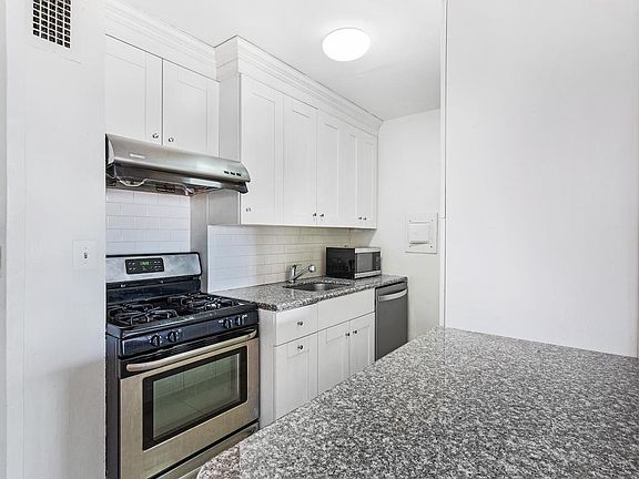 4th image of 10 Huron Ave APT 15M