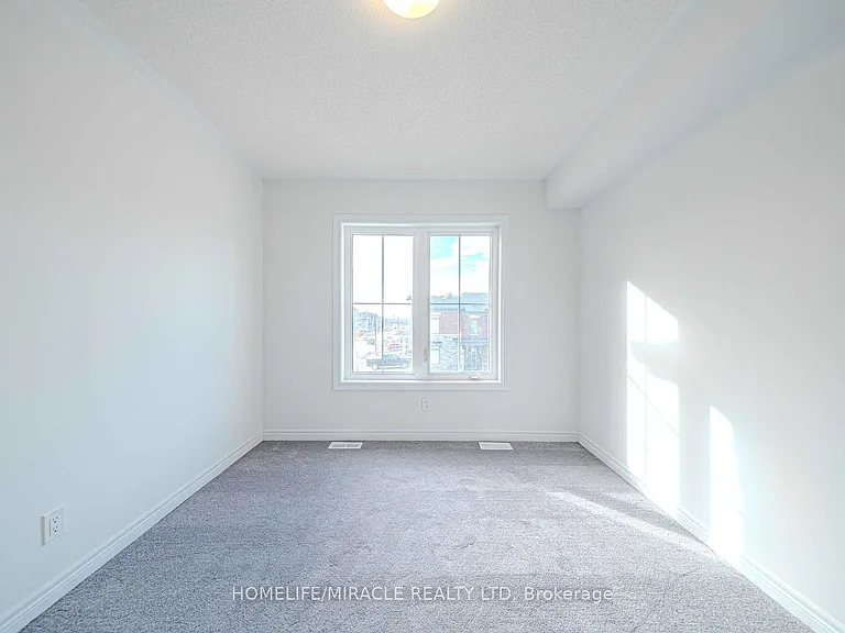 1054 Lockie Dr — Photo 31