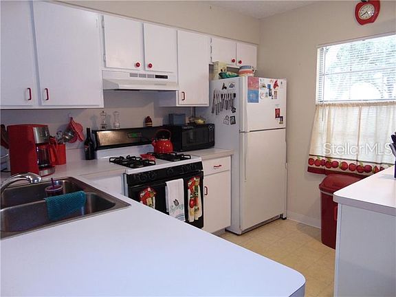4th image of 2979 Flint Dr N