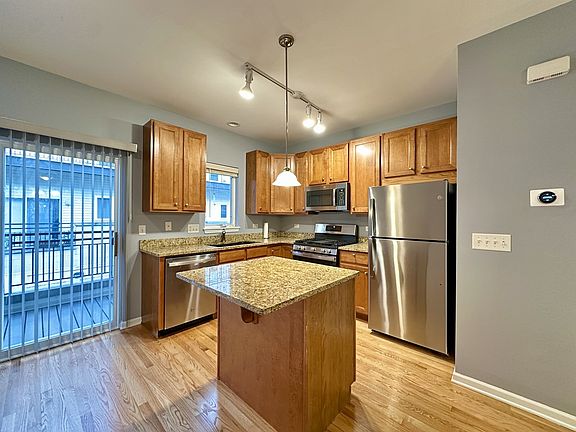 2nd image of 3224 N Kilbourn Ave #8