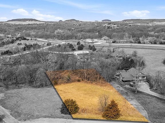 2nd image of 3 Oakmont Ct