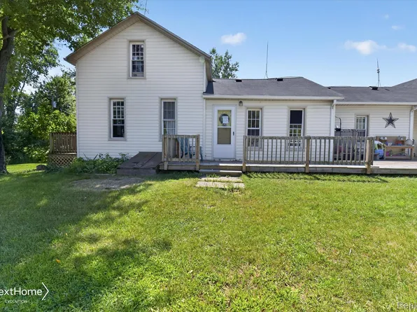 23740 Carleton West Rd, Belleville, MI 48111
