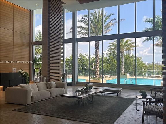 2nd image of 16385 Biscayne Blvd #1604