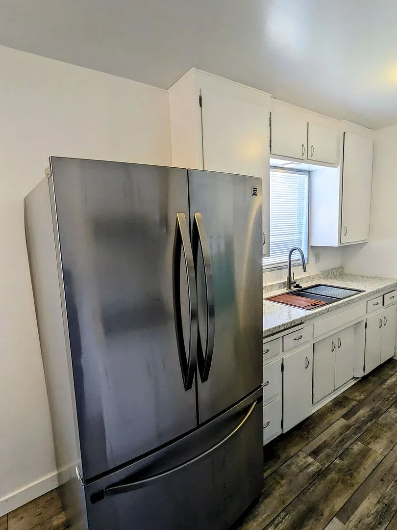 2237 Rose Avenue — Photo 3