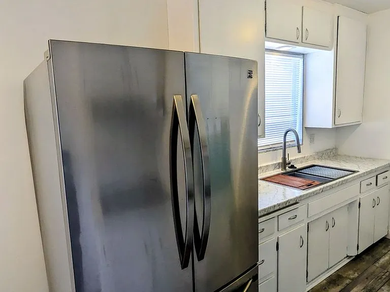 2237 Rose Ave — Photo 3