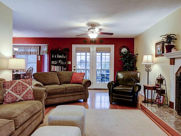 2nd image of 2032 Bridgeport Ln