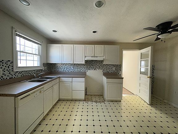 4th image of 25060 Treadwell Ave