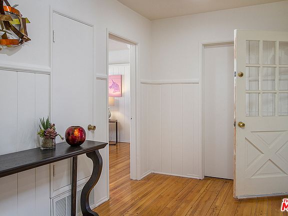 4th image of 5907 Radford Ave