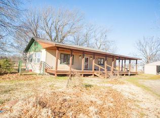 906 S Fawn St, Caney, KS 67333
