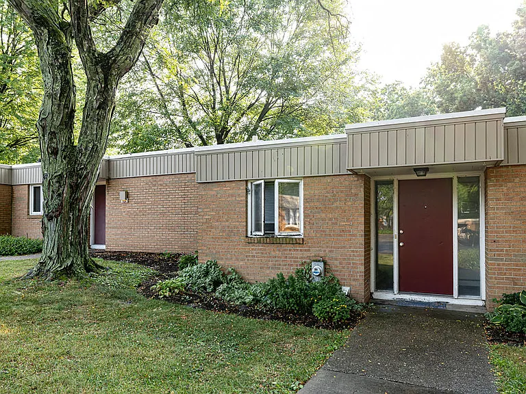 Woodside Terrace Apartments — Photo 16