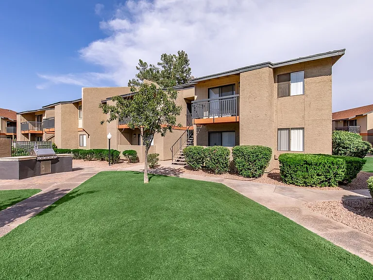 Tesoro Apartments — Photo 13