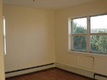 4th image of 2520 Crescent St APT 3a
