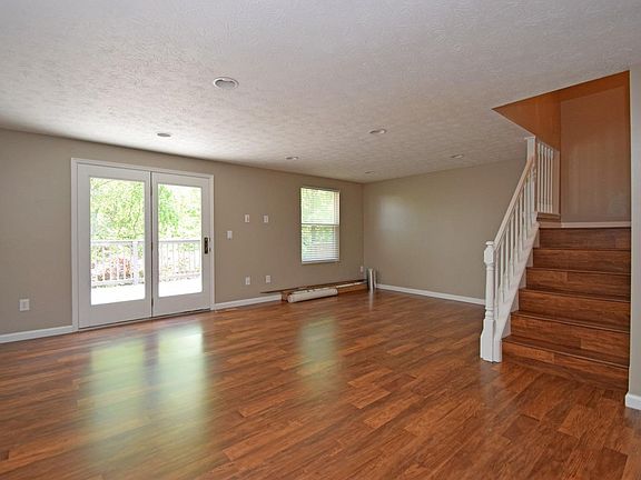 3rd image of 810 Woodlyn Dr S