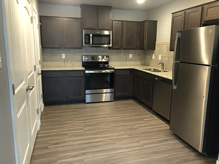 1818 Castroville Trl #B — Photo 5