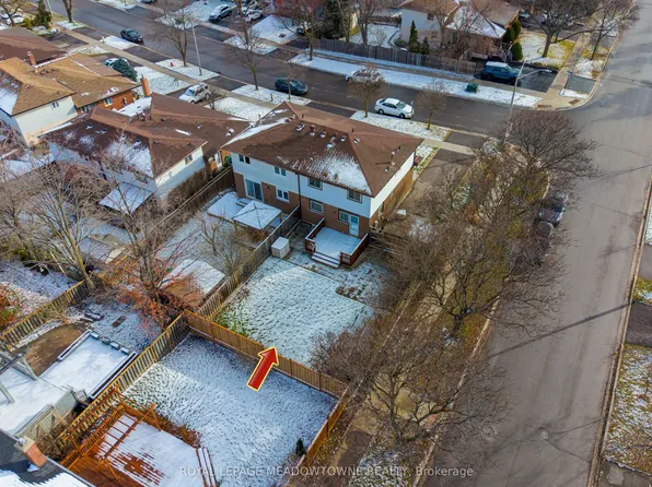 40 Joycelyn Dr, Mississauga, ON L5M 1T7