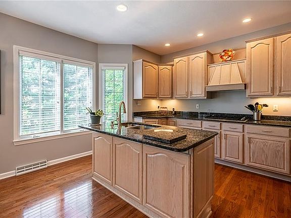 5th image of 7036 Bennington Woods Dr