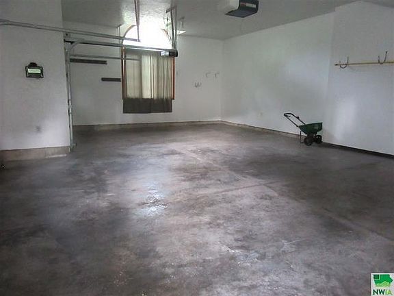 4th image of 755 W Sawgrass Trl