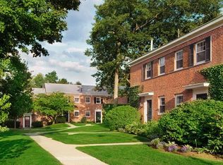 134 Thornton Rd, Chestnut Hill, MA 02467