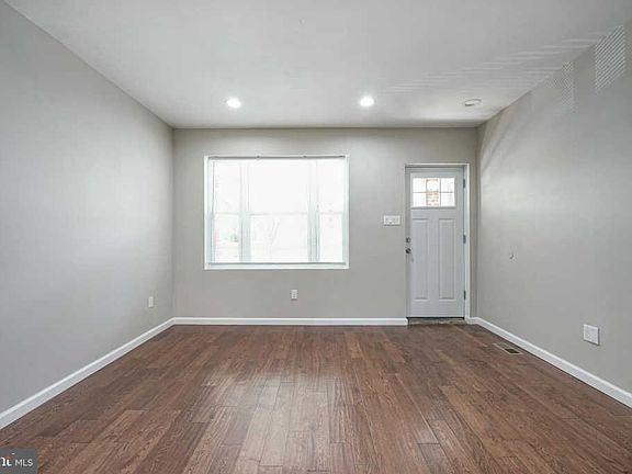 5th image of 1543 S Myrtlewood St