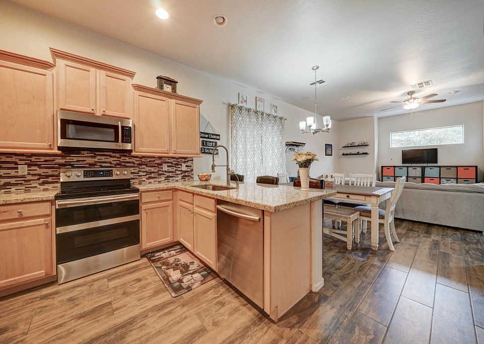 1st image of 3210 W Eagle Claw Dr