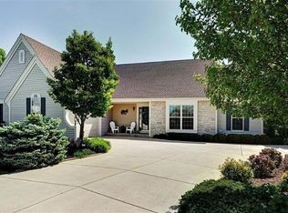 W225N7276 Edgewood Ln, Sussex, WI