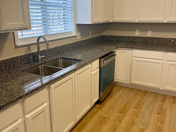 5th image of 119 Sherwood Forest Cir