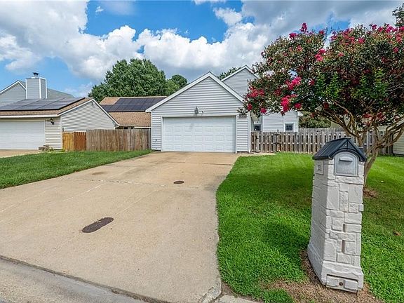 2nd image of 1209 Woodbridge Trl