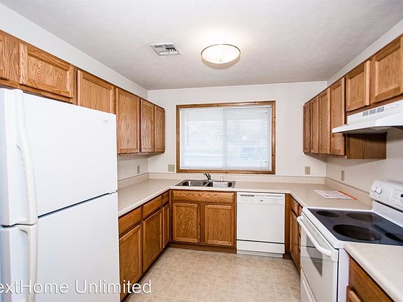 2nd image of 804 W 11th St
