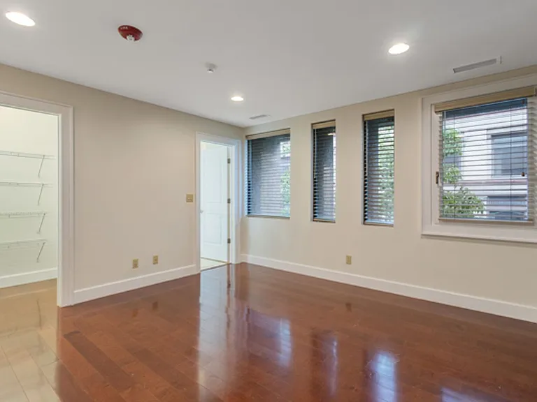 115 E Jefferson St — Photo 20