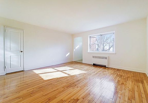 5th image of 524 Howard Ave APT 2B