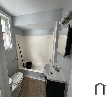 5th image of 602 Forest Ave #1