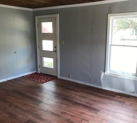 5th image of 402 Marburger St