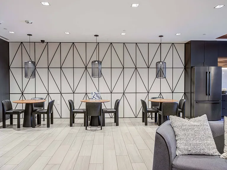 Skyrise Luxury Apartments — Photo 7