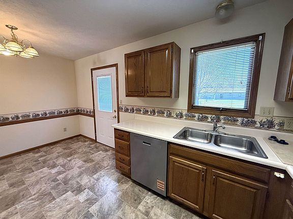 5th image of 2110 30th Ave Unit 15