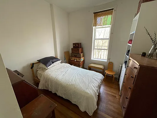 Rented by Delmark Realty LLC | media 24