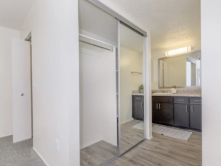 Fox Point Apartments — Photo 5