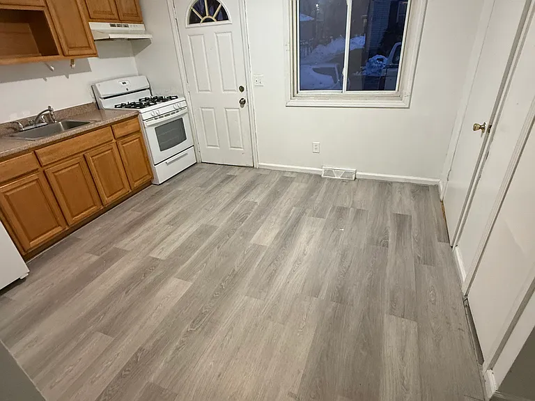161 Martin St #8 — Photo 3