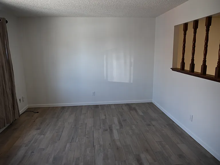 1031 N Lynora St — Photo 2