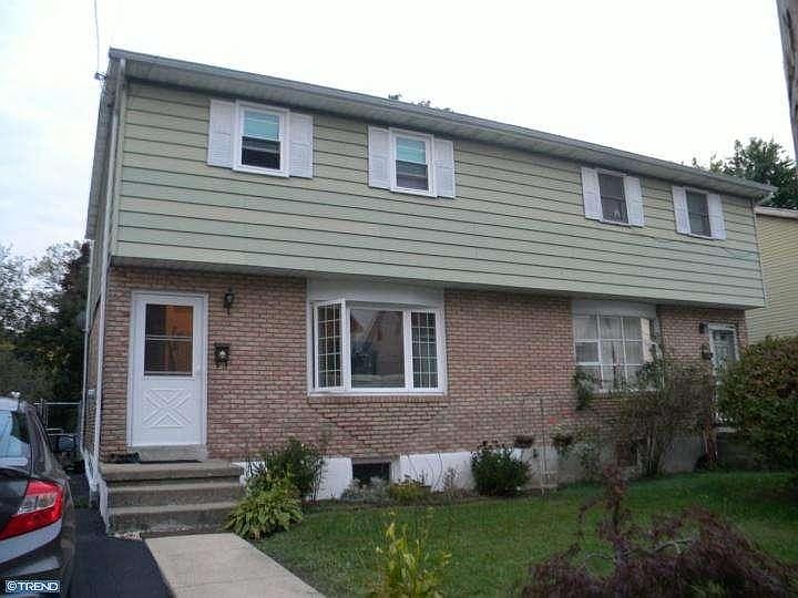 1st image of 122 S Chestnut St
