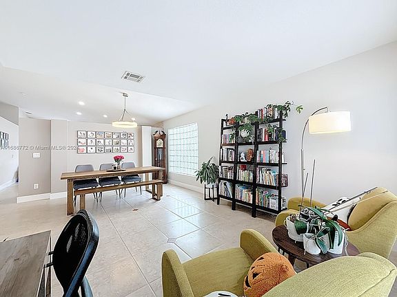 4th image of 18124 SW 5th Ct
