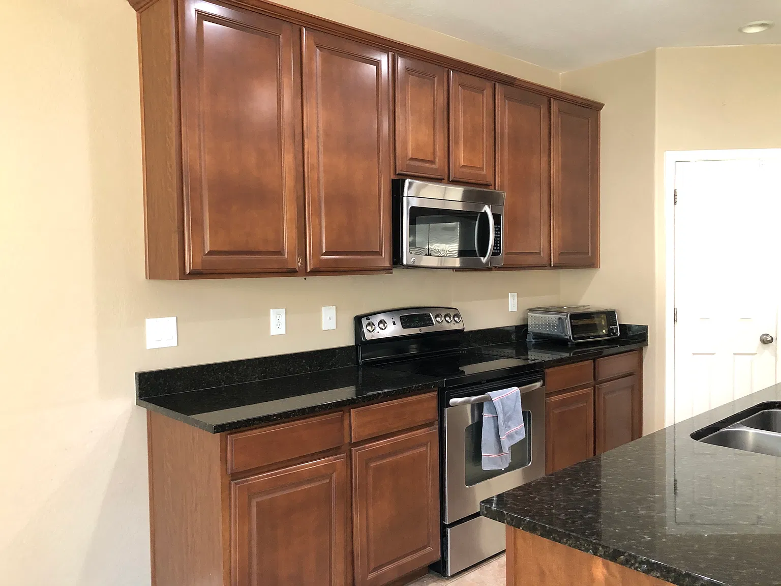 4 bed, 1814 sqft, $2,499 — Photo 2