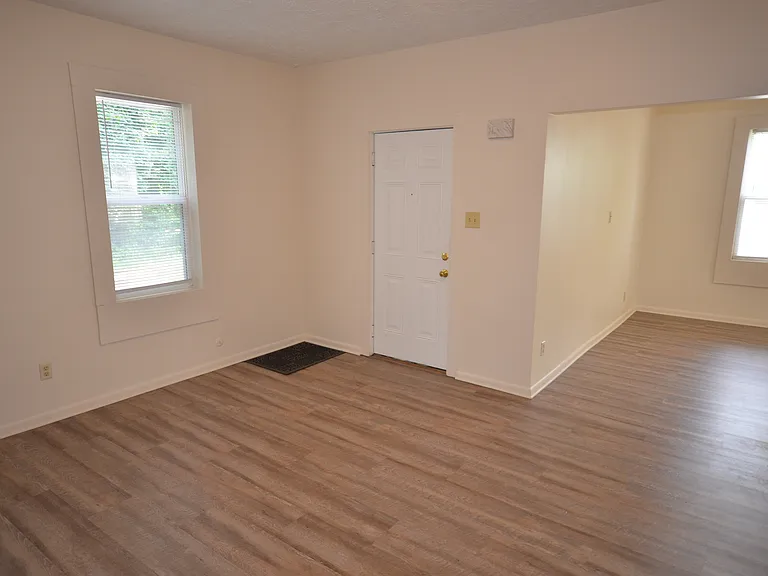 130 Roswell St — Photo 6