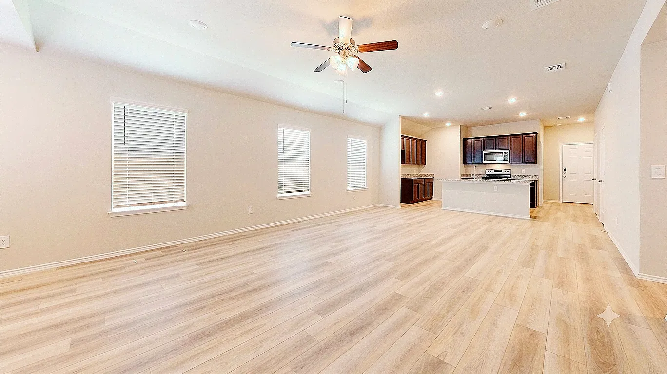 4 bed, 1873 sqft, $2,400 — Photo 4
