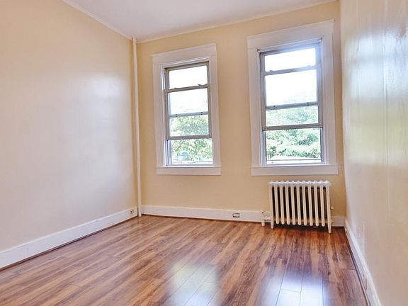 5th image of 70 Kettell Ave APT 1R