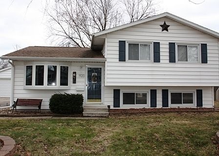1st image of 1920 Carriage Hill Dr